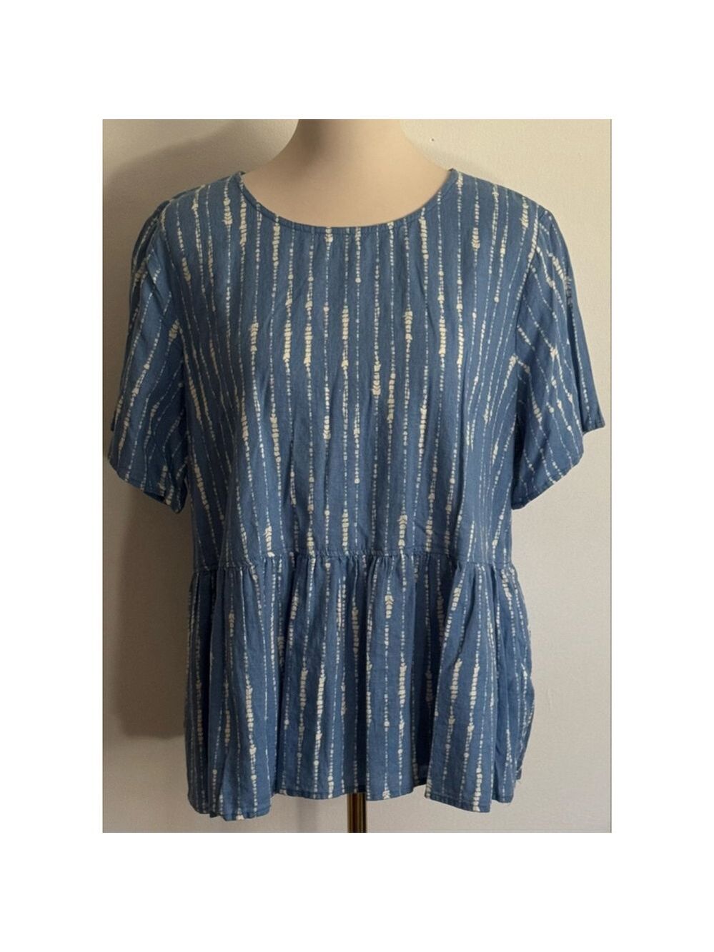 Women's Naturals d&co. Blue & White Striped Short Sleeve Tee M